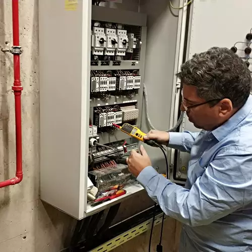 עבודות בארון חשמל